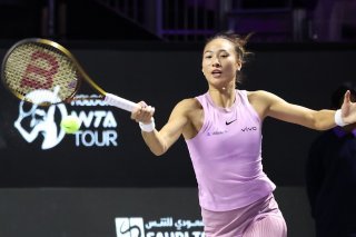 Qinwen Zheng a déroulé pour battre Jasmine Paolini en deux manches. KEYSTONE/EPA/Marcin Cholewinski